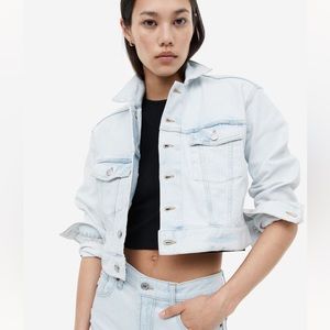 H&M Cropped light wash denim jacket